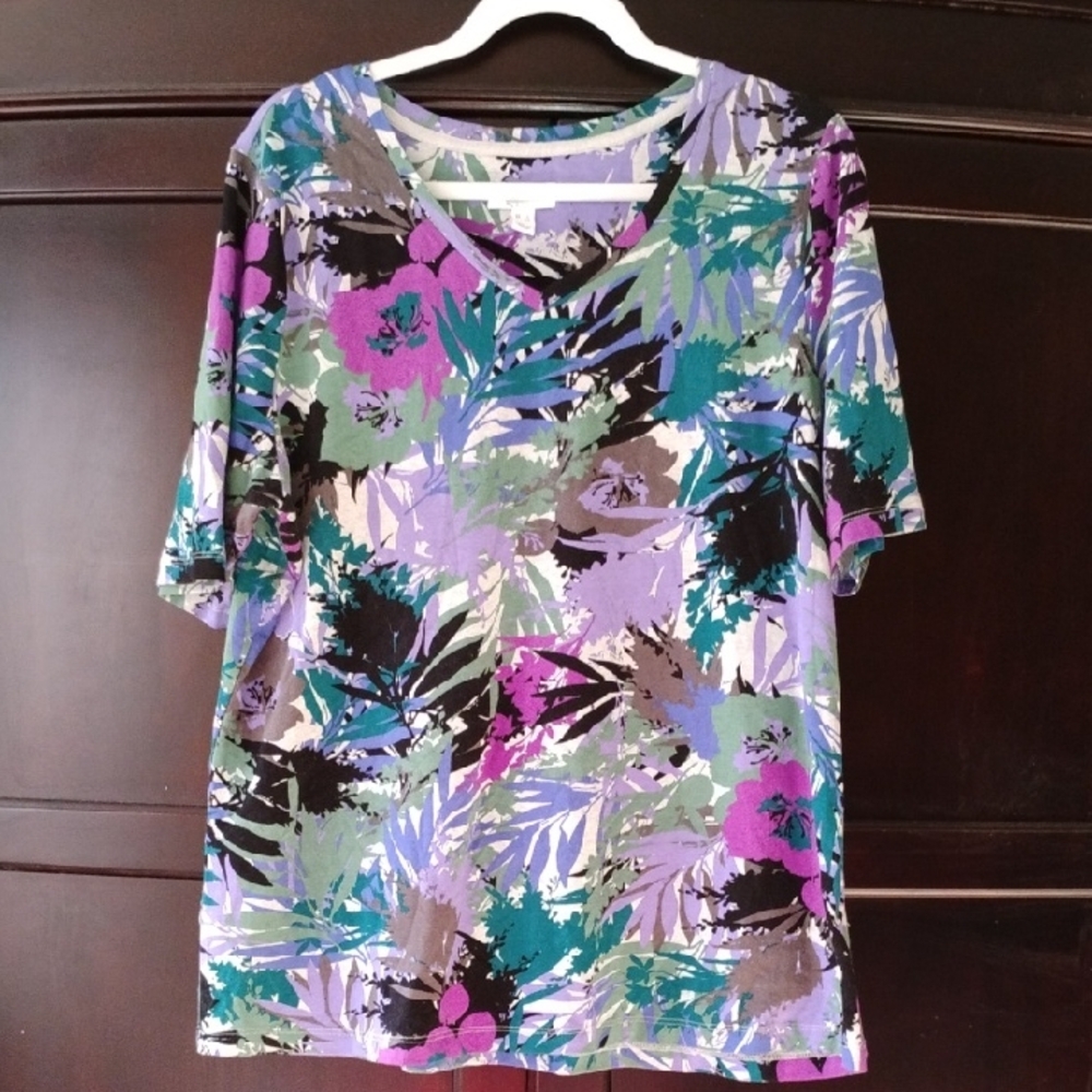 Floral V-Neck Short Sleeve Top